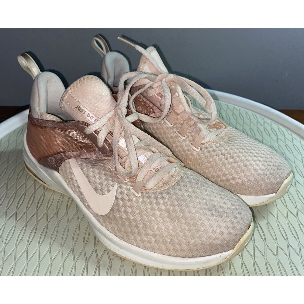 Nike Air Max Bella TR 2‎ Women's Sneakers Training Shoes Peach Color Sz. 7.5